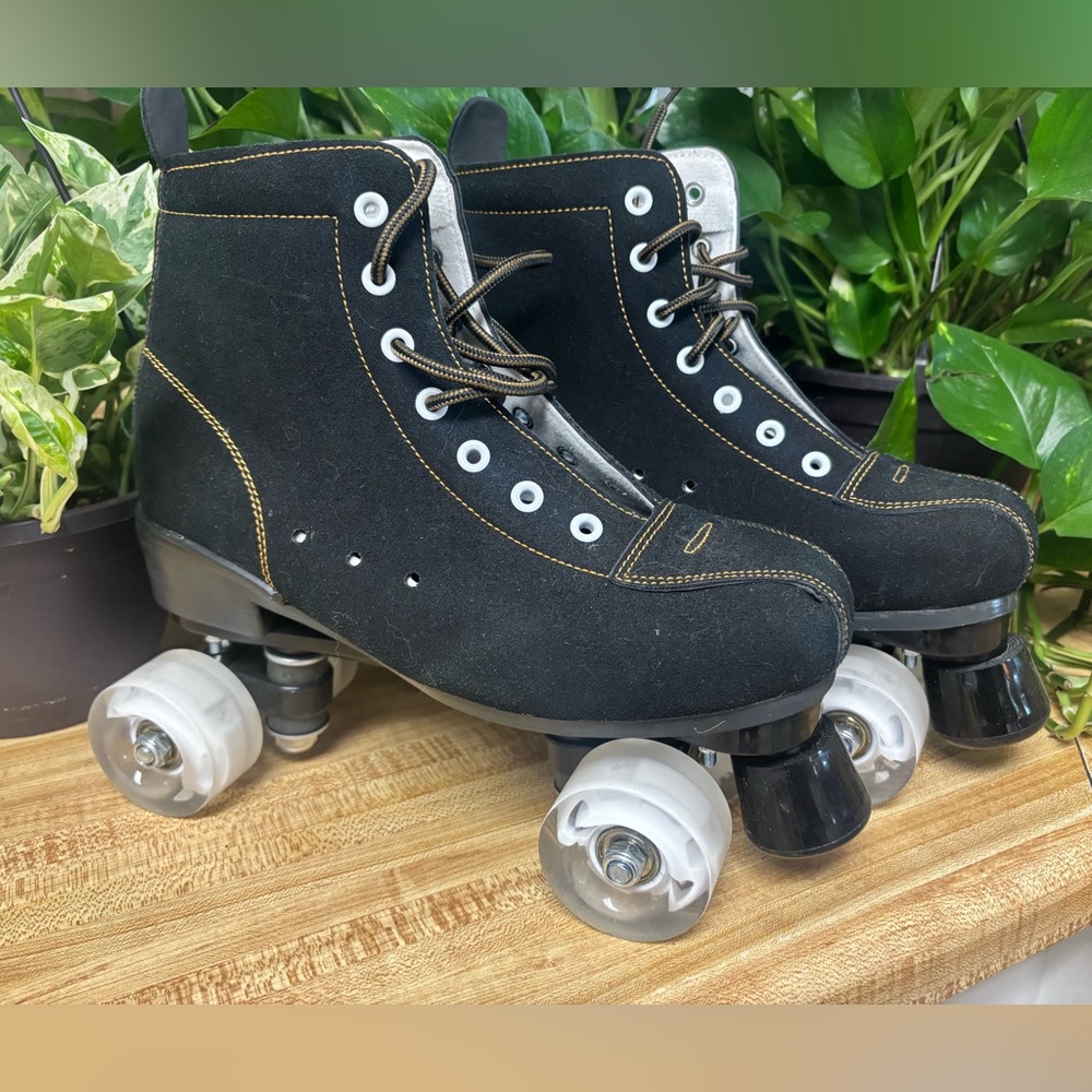 Classic Black Unisex Roller Skates - Size 43
